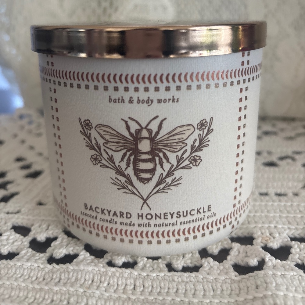 New Bath & Body Works Backyard Honeysuckle 3 Wick Candle